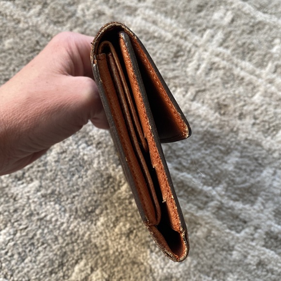 Authentic Louis Vuitton Trifold Wallet with unbranded chain included - Picture 8 of 13